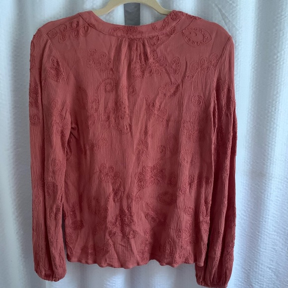 Francesca’s long sleeve top - Picture 2 of 2